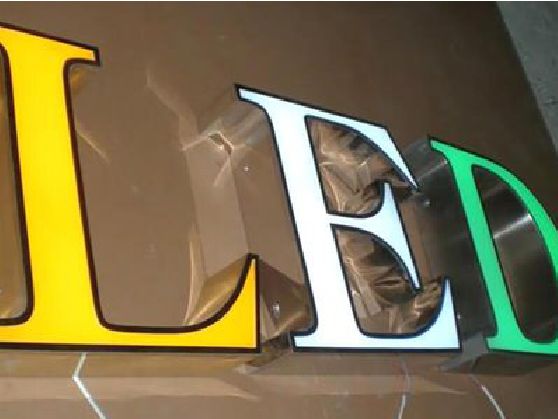 光山介绍LED招牌的基础知识。