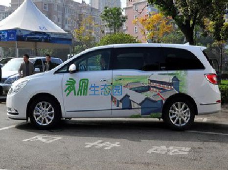 光山户外车贴喷绘如何保持效果?