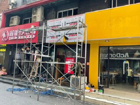 光山制作广告招牌如何避免它发黄？